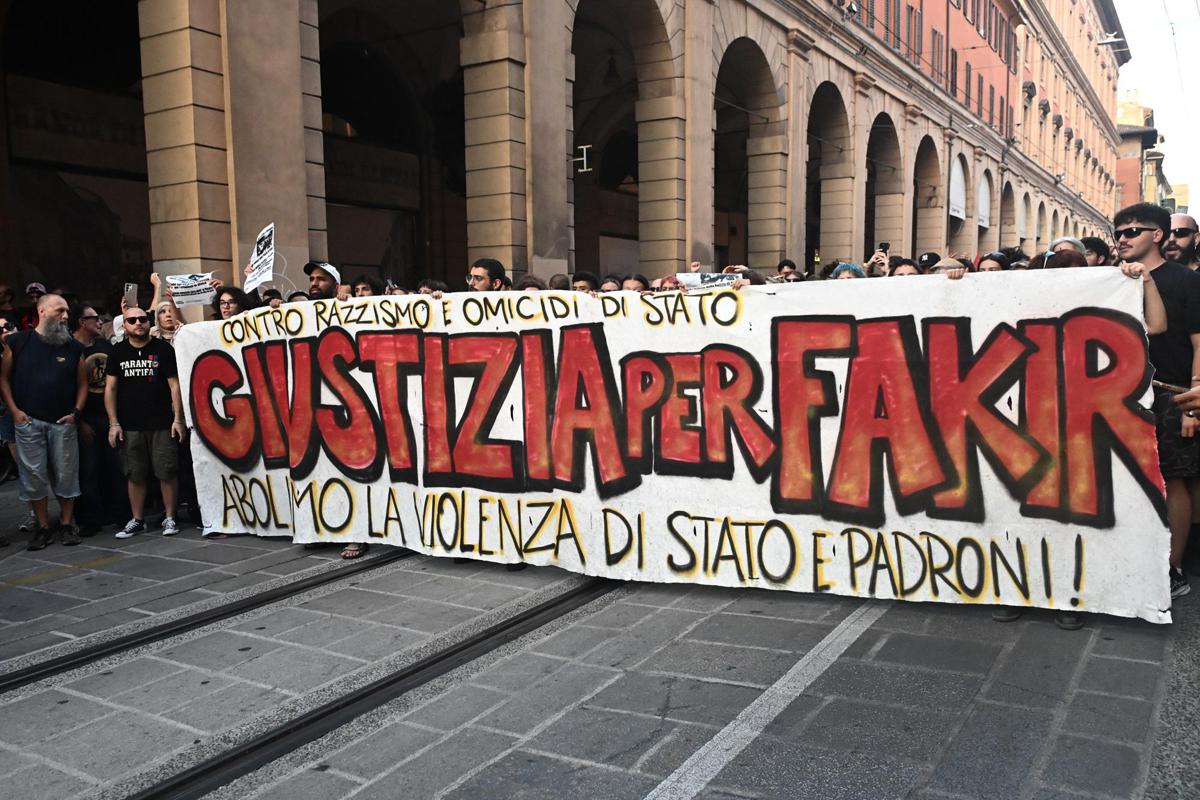 https://www.quotidianodelsud.it/wp-content/uploads/2026/07/fakir-manifestazione-bologna-ipa.jpeg