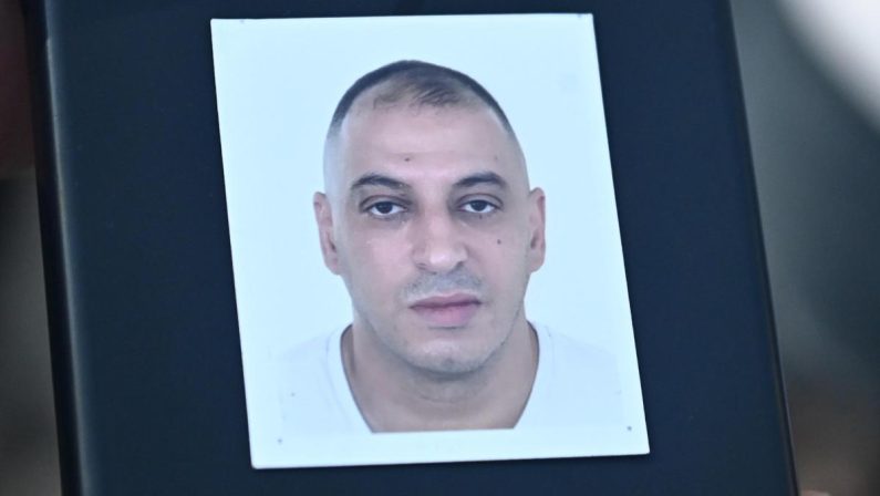 Caso Fakir, al Tg1 immagini body cam poliziotti. Legale agenti: “Contatto con altre persone”
