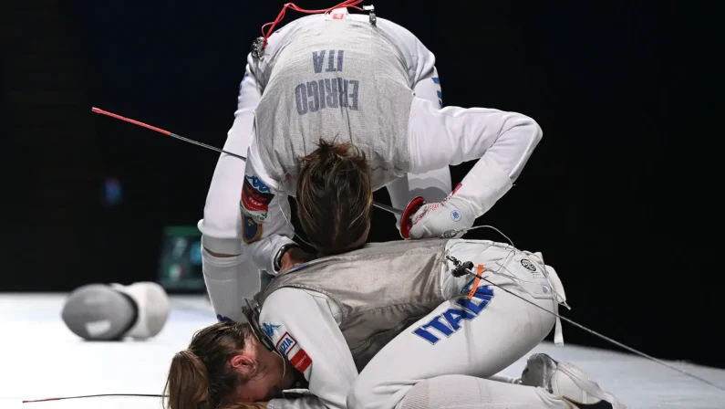 Scherma, Favaretto oro nel fioretto ai Mondiali di Hong Kong: battuta Errigo in finale