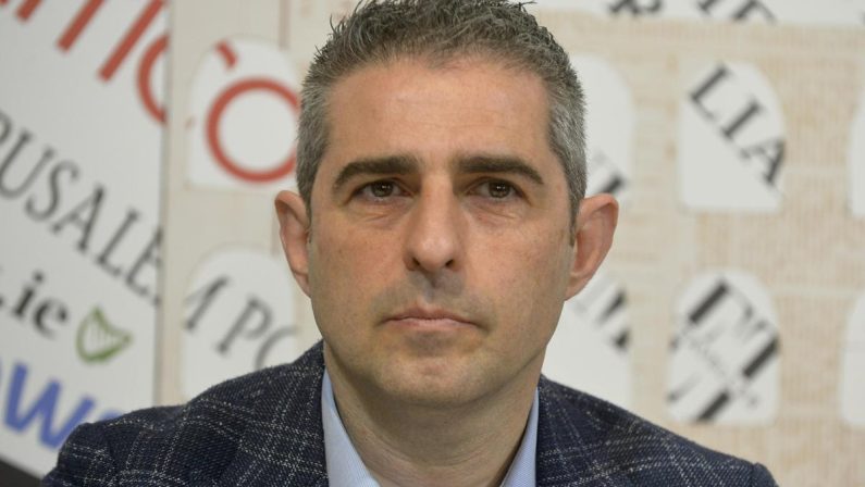 Pizzarotti assolto da accusa di truffa e falso ideologico: “Non festeggio, sistema non funziona”