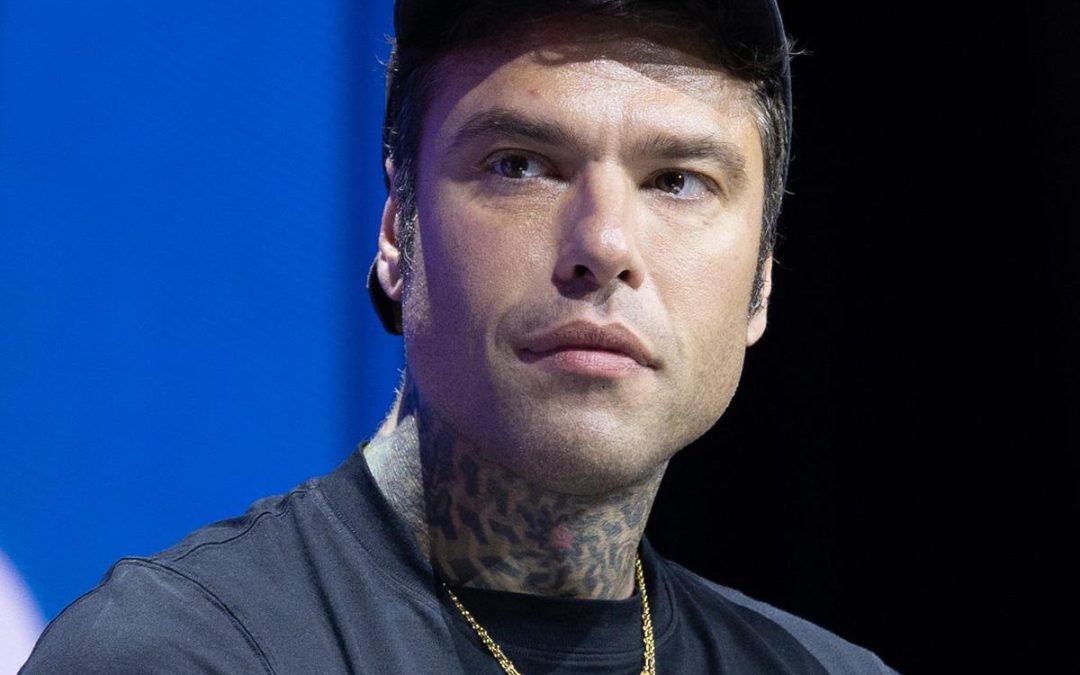 Fedez in pronto soccorso a Milano, rapper arrivato in ambulanza