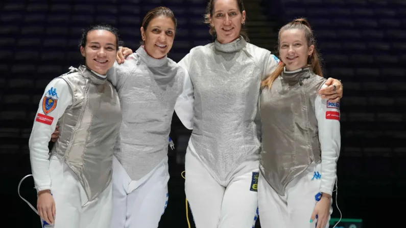 Le azzurre del fioretto in finale ai Mondiali di scherma, ottava medaglia per l’Italia a Hong Kong
