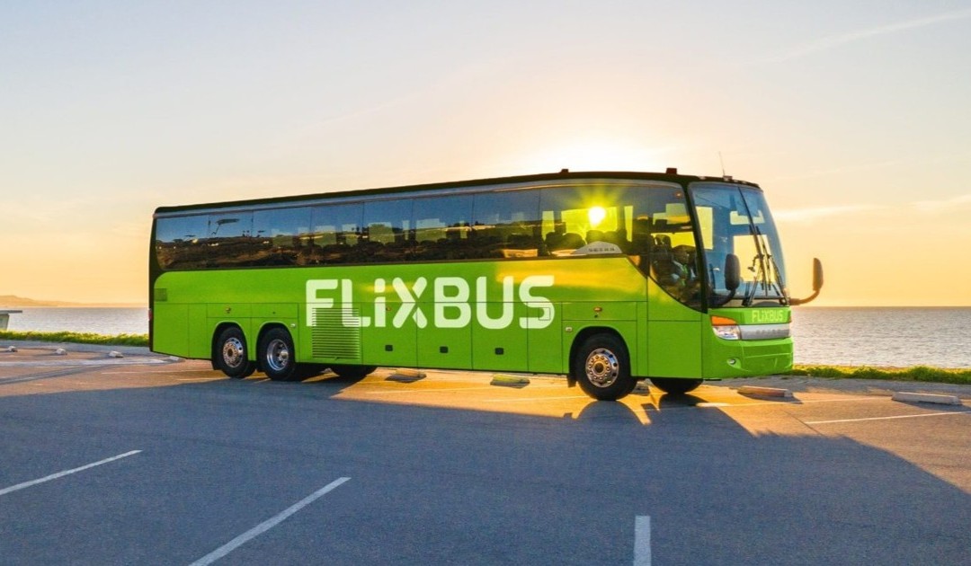 Estate in Calabria, FlixBus accelera: più corse, nuove tratte e collegamenti strategici
