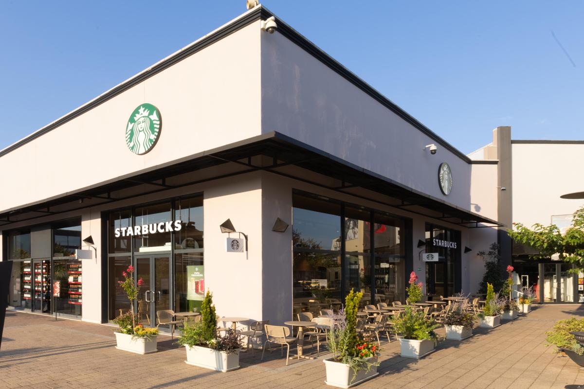 https://www.quotidianodelsud.it/wp-content/uploads/2026/07/foto-starbucks-valmontone-esterno-us.jpeg