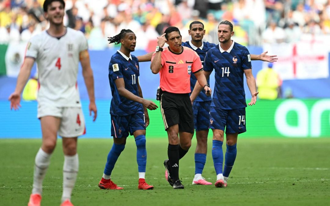 Francia-Inghilterra, gol annullato a Saka e rigore: proteste ai Mondiali