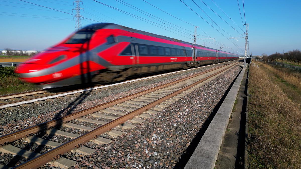 https://www.quotidianodelsud.it/wp-content/uploads/2026/07/ftg-ipa57981105-treno-alta-velocita.jpeg