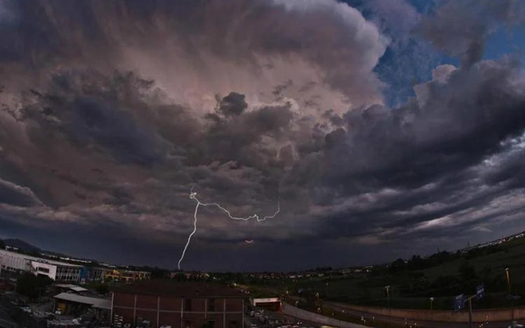 Maltempo insiste sul Nord, scatta allerta gialla per temporali in 4 regioni