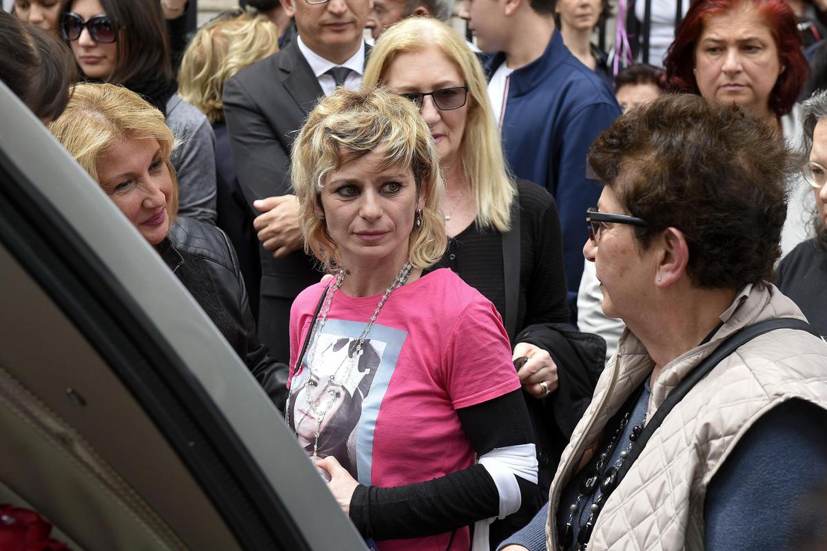 https://www.quotidianodelsud.it/wp-content/uploads/2026/07/funerali-di-pamela-mastropietro-la-ragazza-uccisa-a-macerata.jpeg