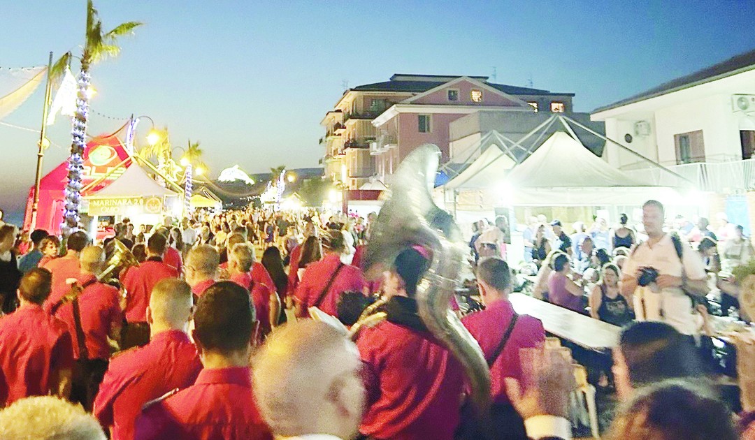 A Fuscaldo il Festival delle alici e la regata sul mare