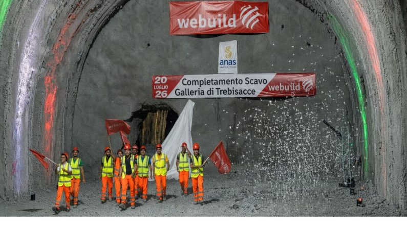 Statale 106, completato lo scavo della Galleria Trebisacce sul terzo megalotto