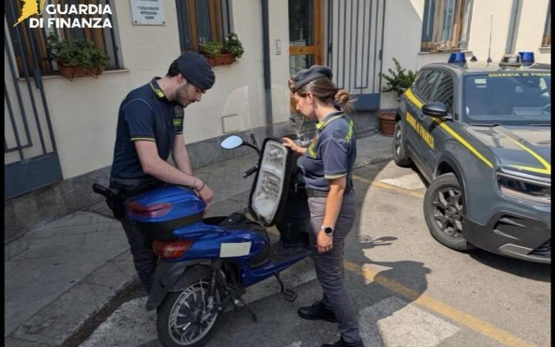 Sequestrati in tutta Italia migliaia di scooter illegali: venivano venduti come bici elettriche