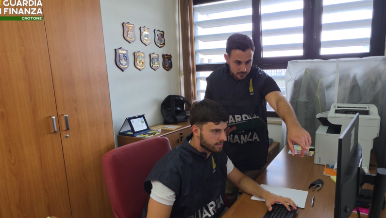 Roccabernarda, arrestati padre e figlio per bancarotta fraudolenta