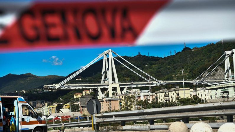 Processo per il crollo di Ponte Morandi, l’analisi: nessun rischio prescrizione fino al 2032