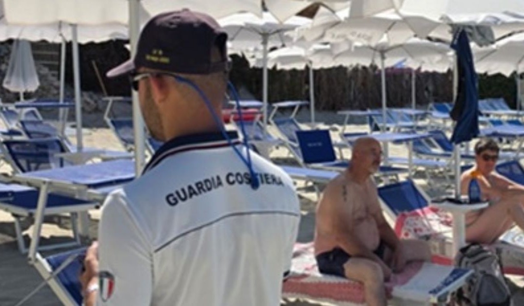 I controlli della Guardia Costiera in spiaggia