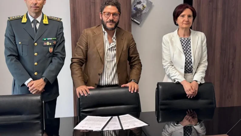 Protocollo d’intesa a Crotone tra Procura, Guardia di Finanza e Agenzia delle Entrate per il contrasto ai reati fiscali più gravi