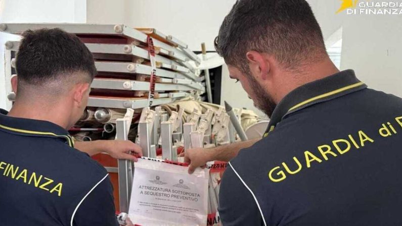 Ricadi, controlli dei finanzieri sul litorale: sequestrati ombrelloni e lettini