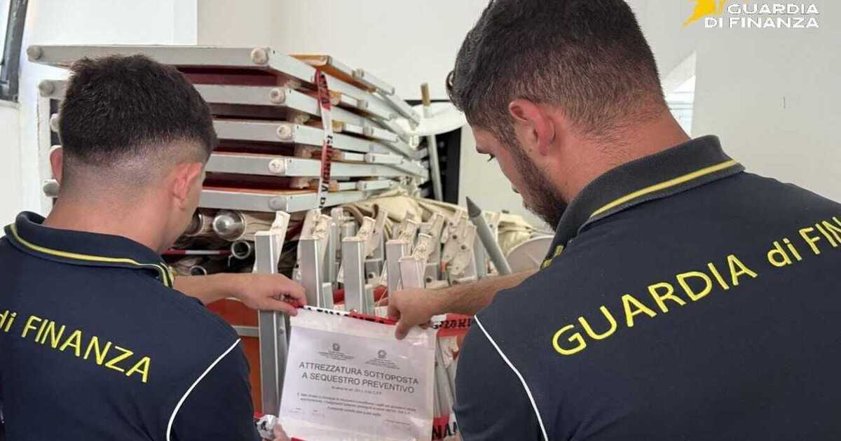 https://www.quotidianodelsud.it/wp-content/uploads/2026/07/guardia-di-finanza-ricadi-sequestrati-ombrelloni.jpg