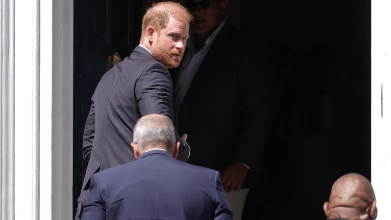 Principe Harry ed Elton John perdono la causa contro l’editore del Daily Mail