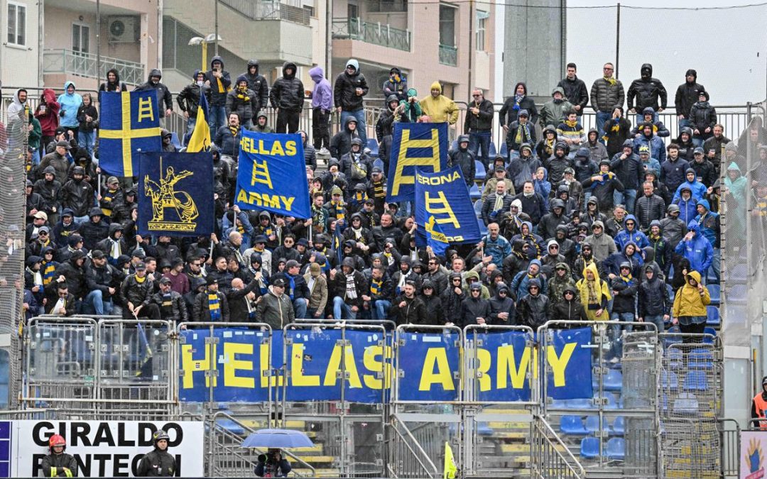 Hellas Verona, Daspo di un anno a calciatore: rifiutò selfie a ragazzino scatenando i tifosi