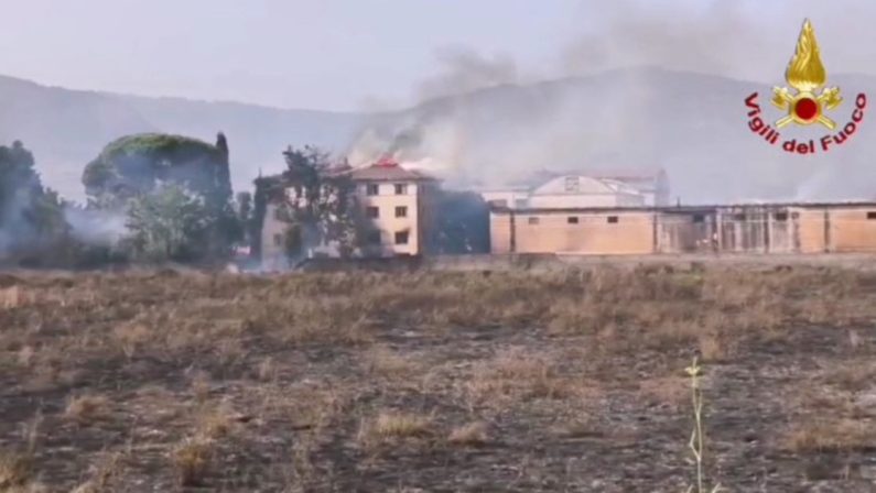 Lamezia Terme, incendio a Sant’Eufemia: Case evacuate
