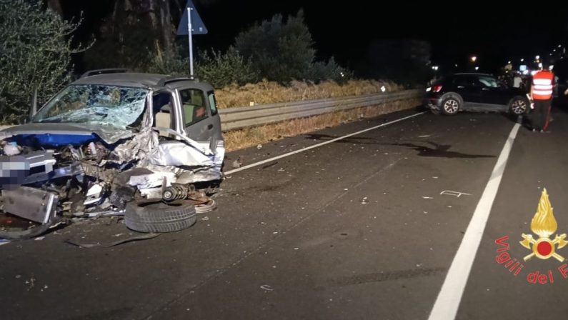 Sellia Marina, incidente stradale sulla Ss 106: un morto e due feriti