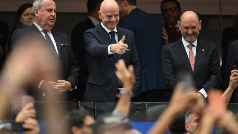 Uefa boicotta i Mondiali? La reazione dopo proposta Fifa: “Calcio non è in vendita”