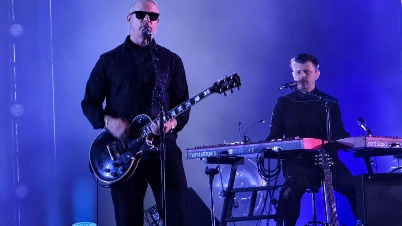 Interpol, a Bologna l’eleganza dark che rifiuta la nostalgia