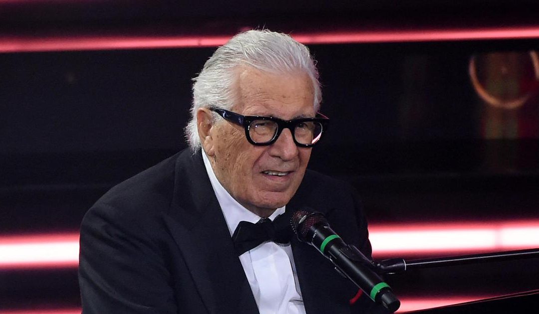 Addio a Peppino di Capri, l’ultimo saluto alla voce di ‘Champagne’: i funerali sull’isola