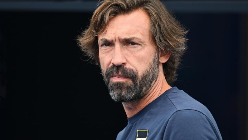 Pirlo bocciato e la bufera per il caso Russia, da Abodi a La Russa: la politica giudica il pallone