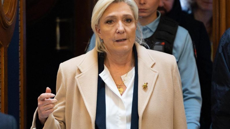 Marine Le Pen alla sbarra il 7 luglio, il futuro presidenziale: “Combatterò per le mie idee”