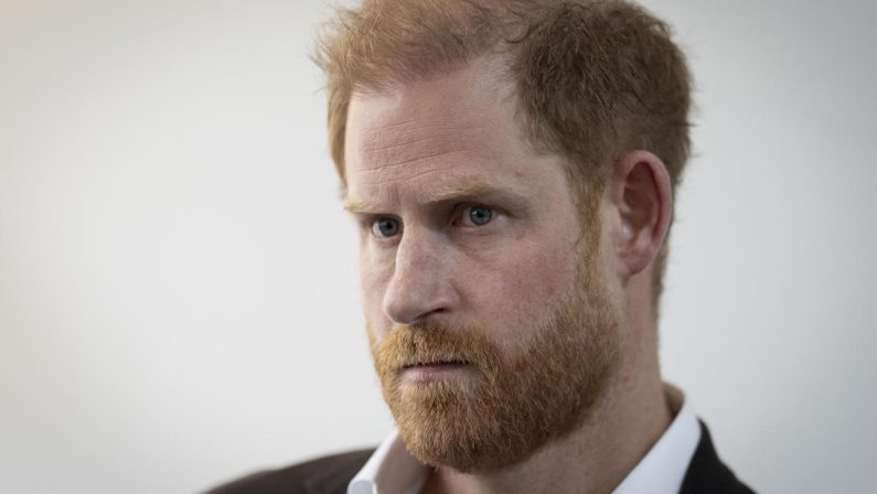 Principe Harry, causa persa contro Daily Mail: potrebbe pagare fino a 50 milioni