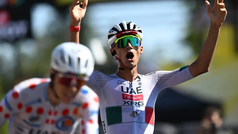 Del Toro vince la seconda tappa del Tour de France, Vingegaard resta in maglia gialla
