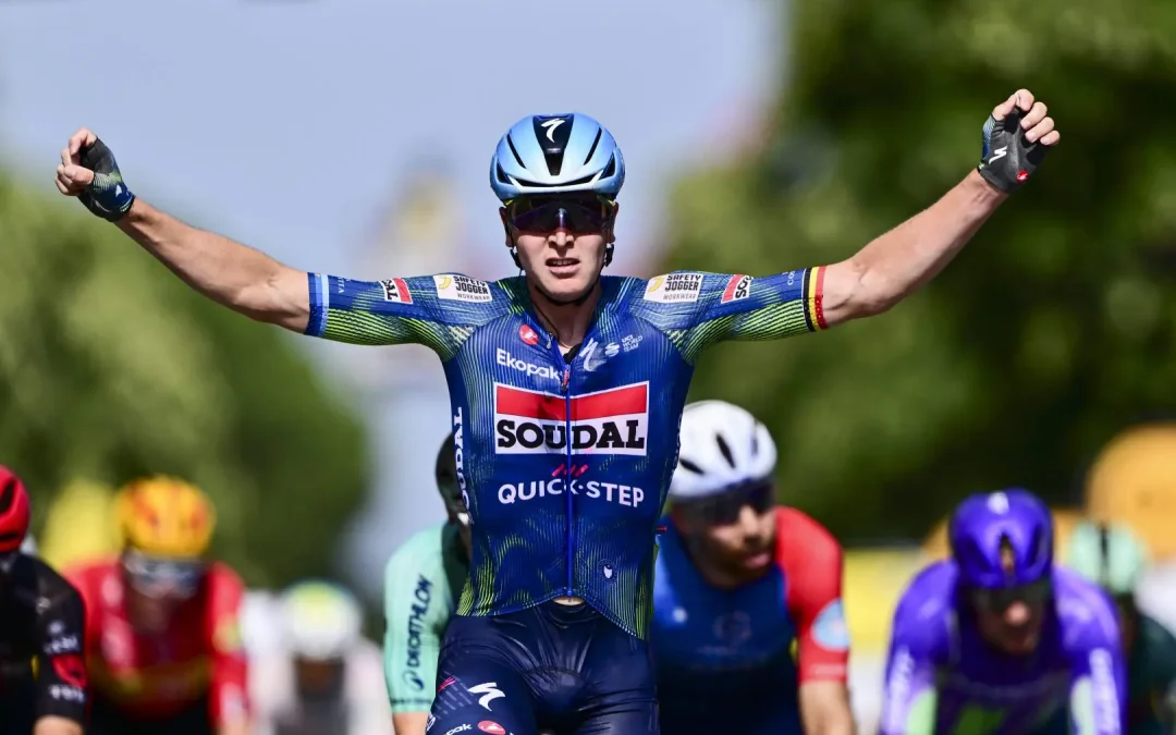 Merlier cala il tris, sua la dodicesima tappa del Tour de France. Pogacar sempre in giallo