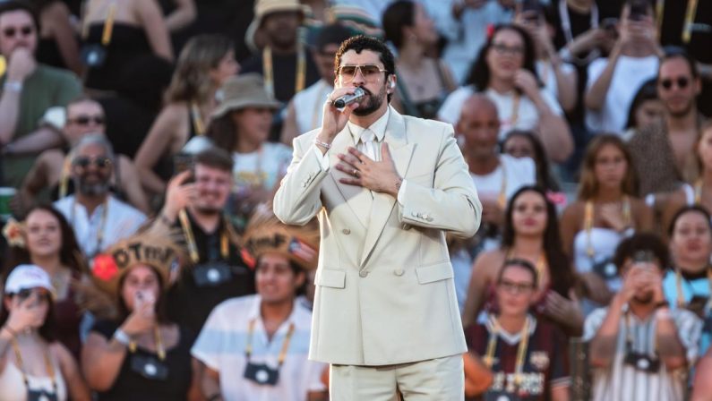 Bad Bunny, la promessa all’Italia dopo il concerto annullato: “Tornerò a Milano”
