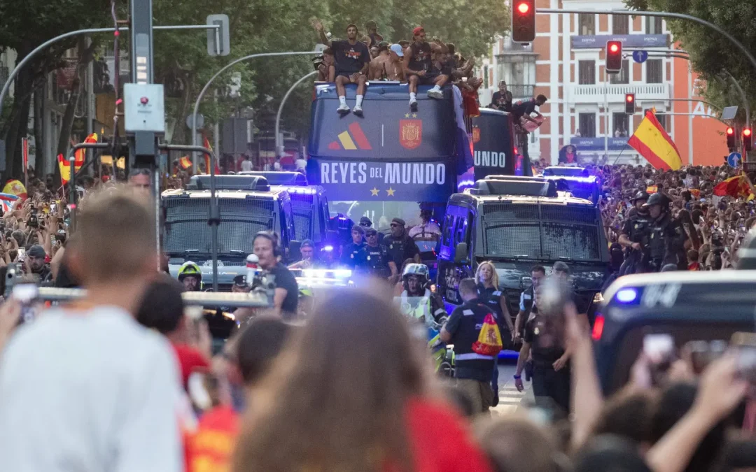 Maxi festa della Spagna a Madrid, oltre due milioni di persone in strada per il trionfo Mondiale
