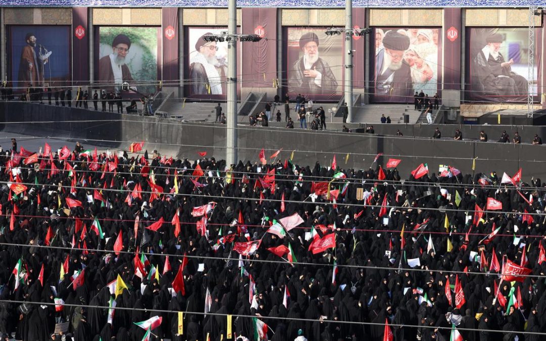 Iran, iniziati i funerali di Khamenei: slogan contro Usa e Israele a Teheran