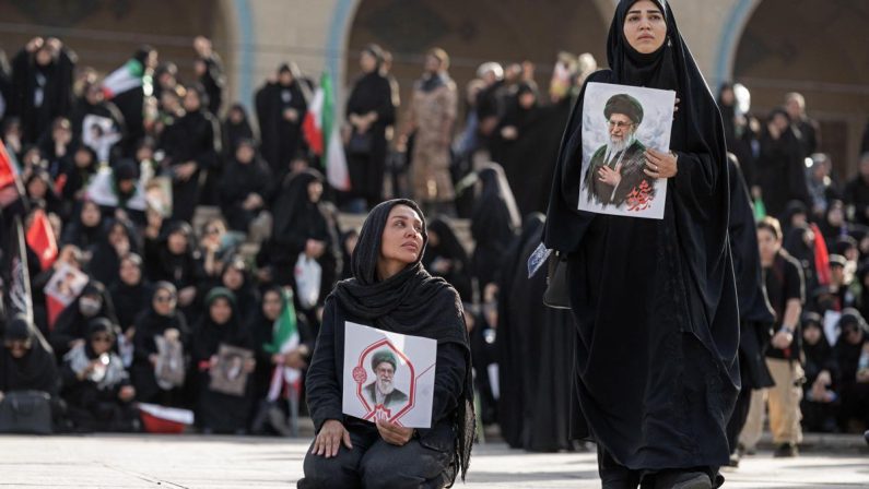 Iran-Usa, colloqui in pausa per i funerali di Khamenei: attese milioni di persone