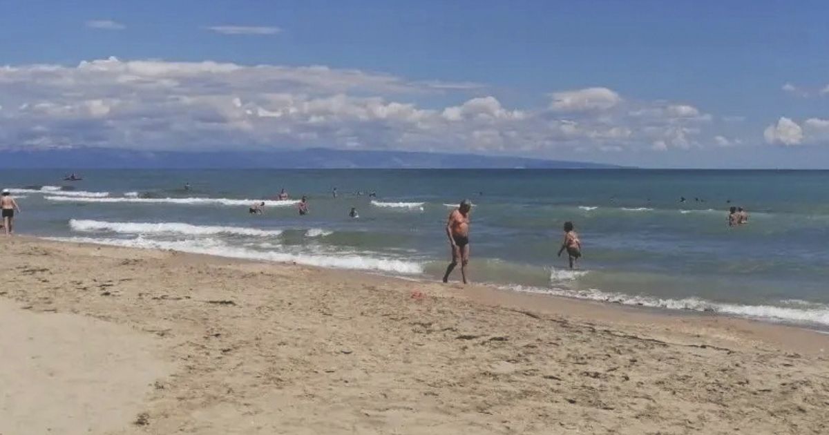 https://www.quotidianodelsud.it/wp-content/uploads/2026/07/la-spiaggia-di-margherita-di-savoia.jpg