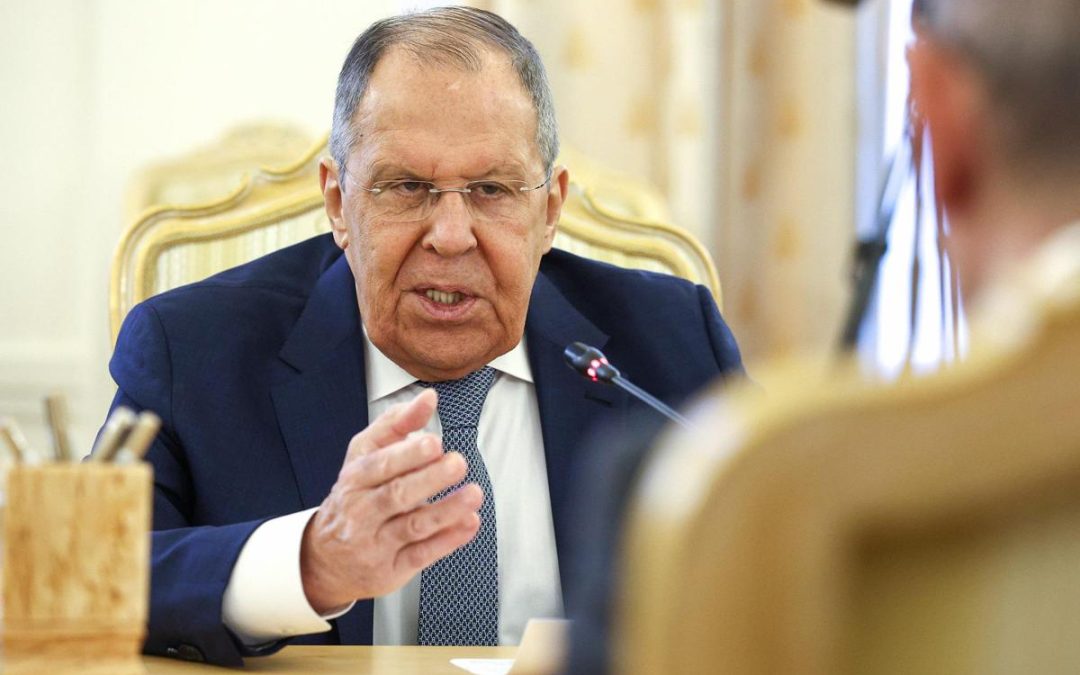Ucraina, colpita raffineria russa. Lavrov: “Mosca vuole fine guerra per via diplomatica”