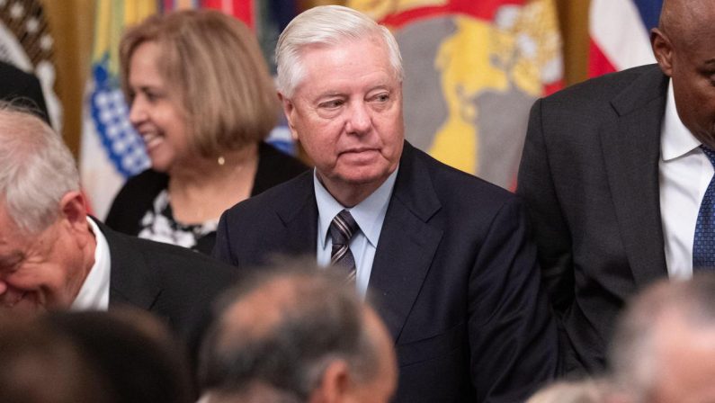 Morto il senatore Usa repubblicano Lindsey Graham, grande alleato di Trump. Il tycoon: “Persona straordinaria”