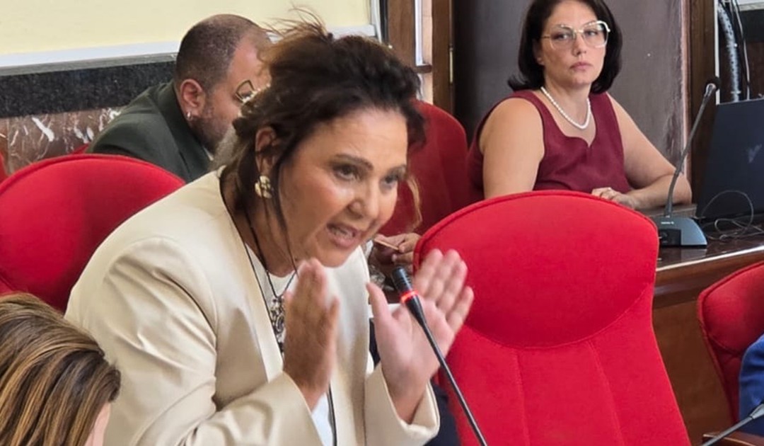 L'intervento dell'assessore Pilegi; sullo sfondo l'architetto Maria Cristina De Pamphilis