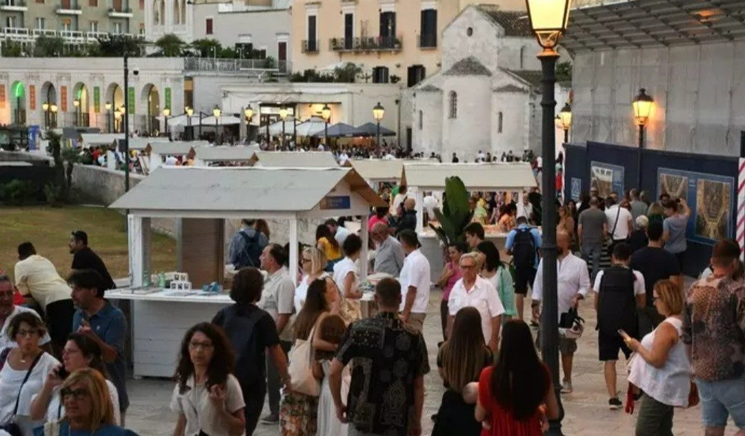Bari, Lungomare di libri: la sesta edizione racconta “Le trame del mondo”