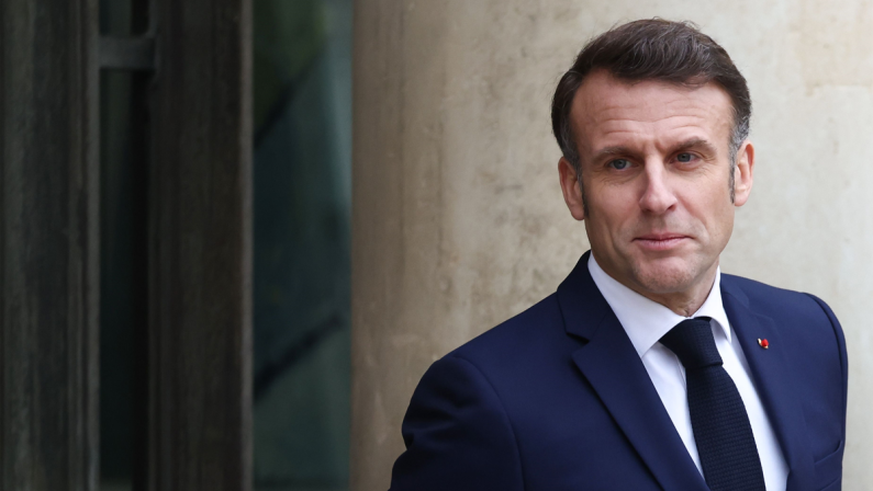 Siria, media: “Esplosioni vicino a hotel dove alloggia Macron a Damasco”
