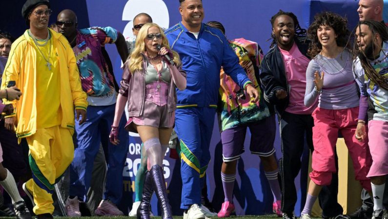 Mondiali, critiche su Madonna: “È in playback”. E Matt Damon tifa Argentina