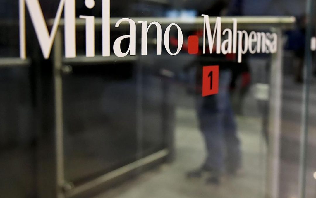 Malore per comandante aereo, atterraggio d’emergenza a Malpensa