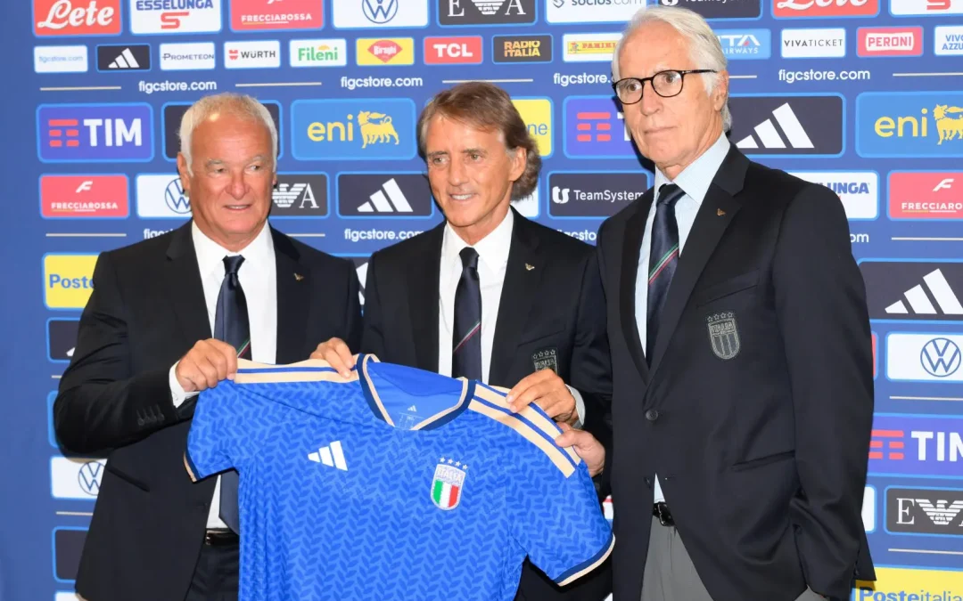 La Nazionale riparte da Mancini: “Dispiaciuto per quanto accaduto tre anni fa, cercherò di farmi perdonare”. Ranieri “Per me è il coronamento della carriera”
