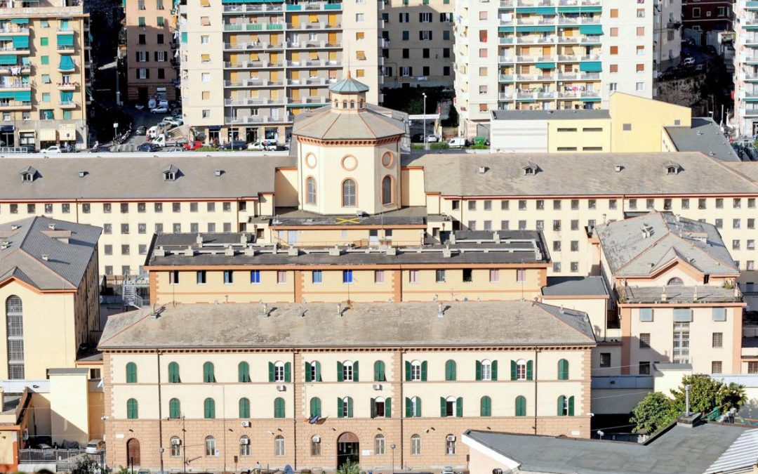 Detenuto sale sul tetto, la protesta nel carcere Marassi di Genova