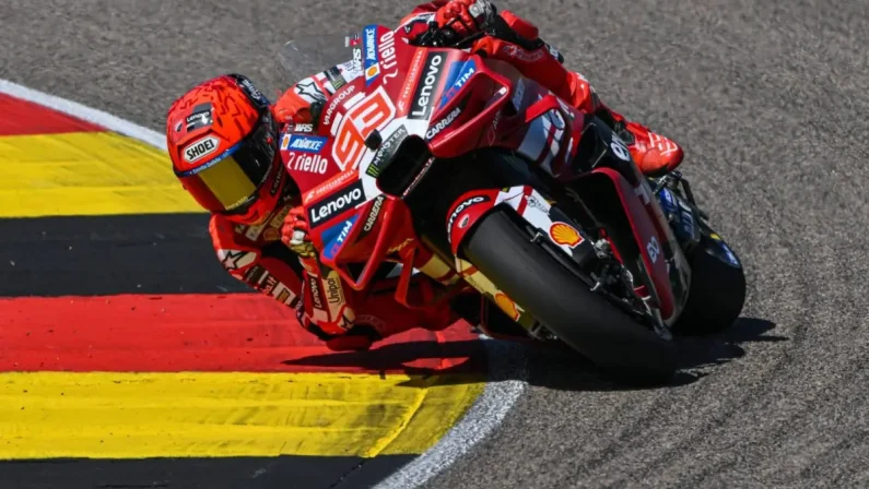 Marc Marquez trionfa al Sachsenring davanti a Ogura, Martin 5°
