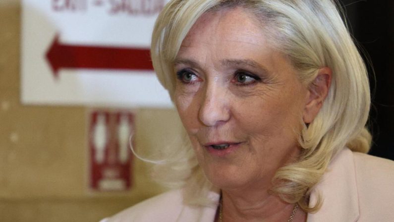 Marine Le Pen condannata a 3 anni di carcere: un anno con il braccialetto elettronico
