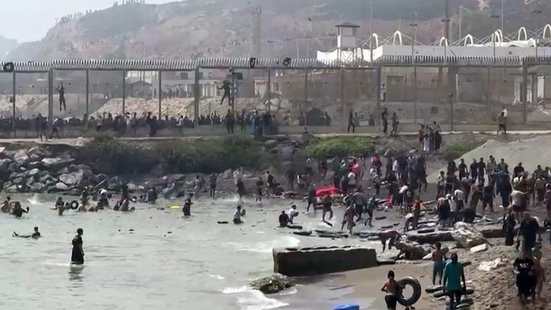 Ex ministro Gb: “Errore Spagna con sanatoria sui migranti, Londra sostenga l’Italia su Schengen”